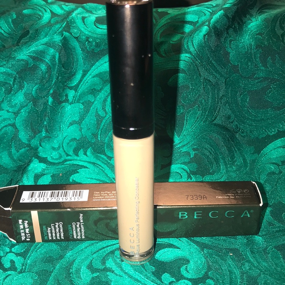 BECCA AQUA LUMINOUS CONCEALER